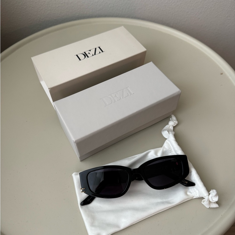DEZI Black Cuffed Sunglasses